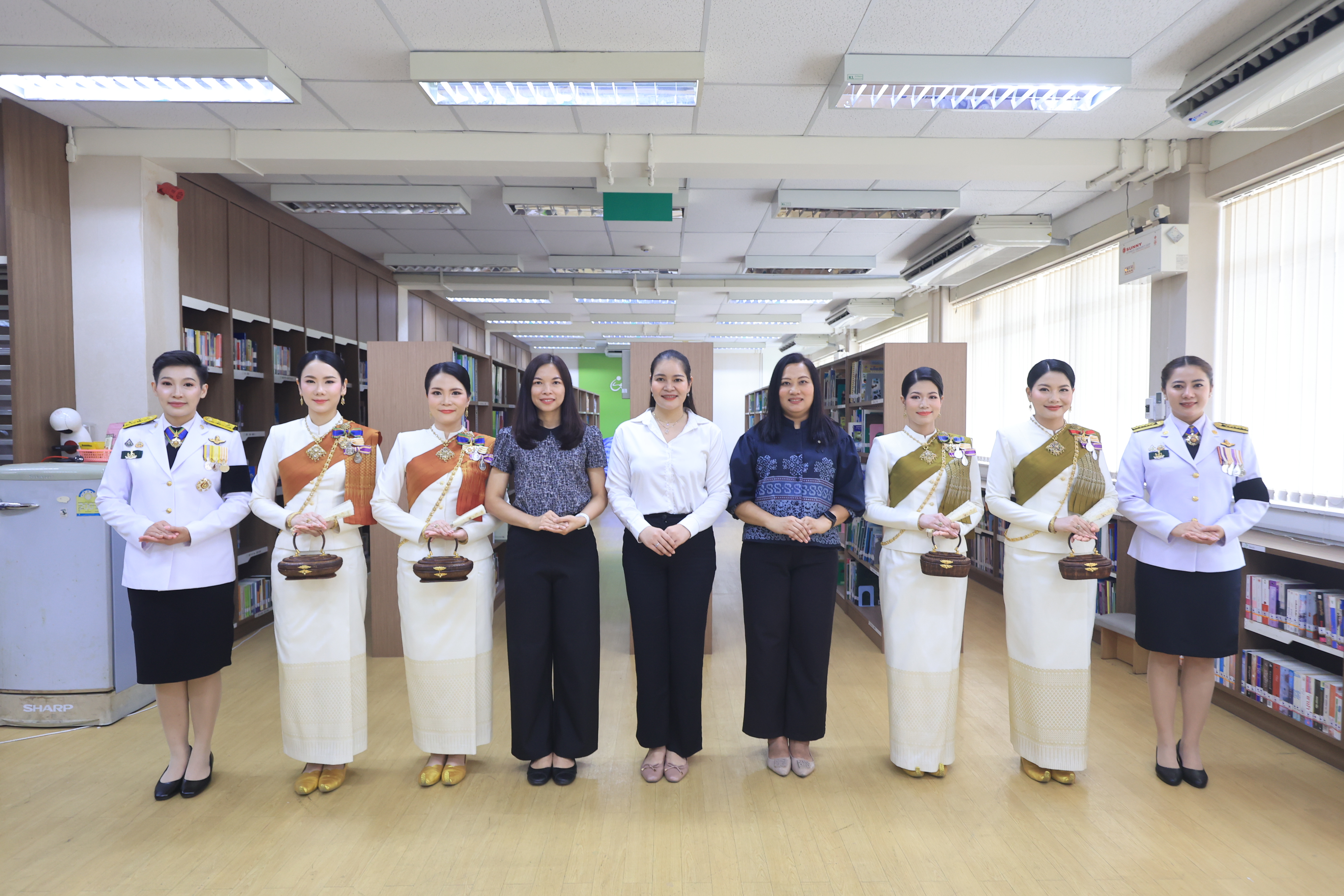 title - พระบาทสมเด็จพระเจ้าอยู่หัว และสมเด็จพระนางเจ้าฯ พระบรมราชินี เสด็จฯ ไปในการพระราชพิธีพืชมงคล พุทธศักราช 2569